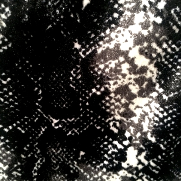 ☠️Snakeskin print body on slip on dress - Picture 3 of 8